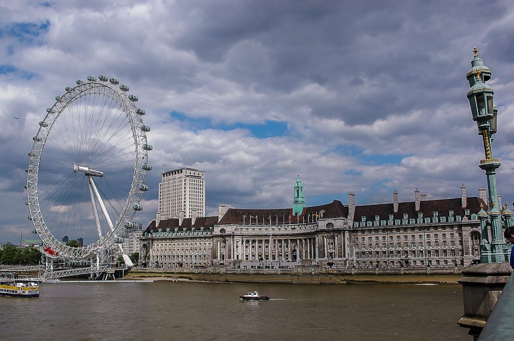 Explore london eye withtaxi to heathrow by british car transfer