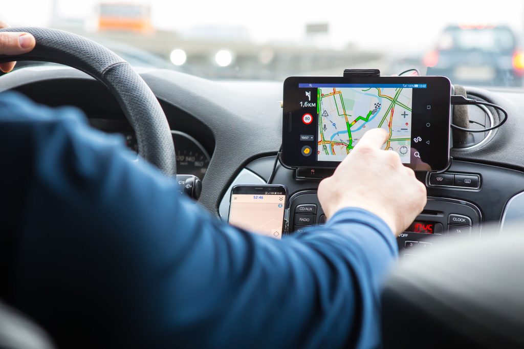 Navigating the Roads with southend airport transfers with gps